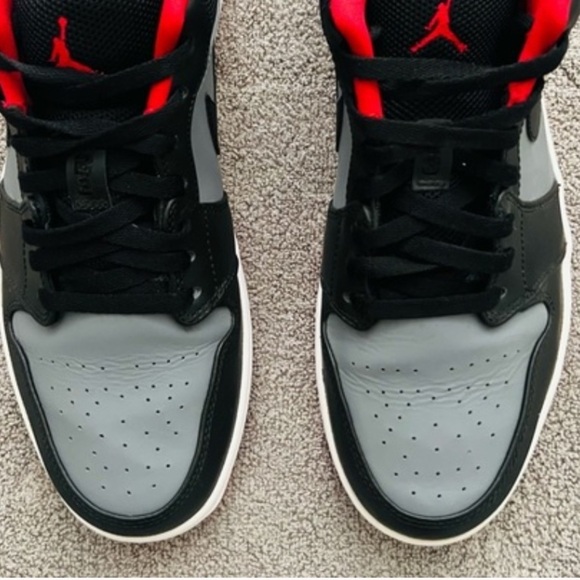 🔥Jordan 1 Retro Low Size 11 US Gray Red Black - Picture 8 of 8